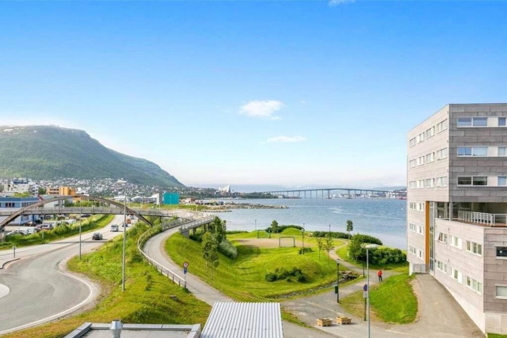 Northern Dreams Apartment With Free Parking Tromso Luaran gambar