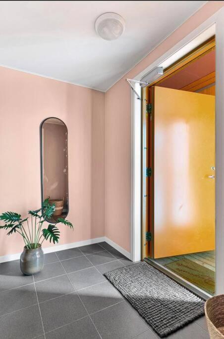 Northern Dreams Apartment With Free Parking Tromso Luaran gambar